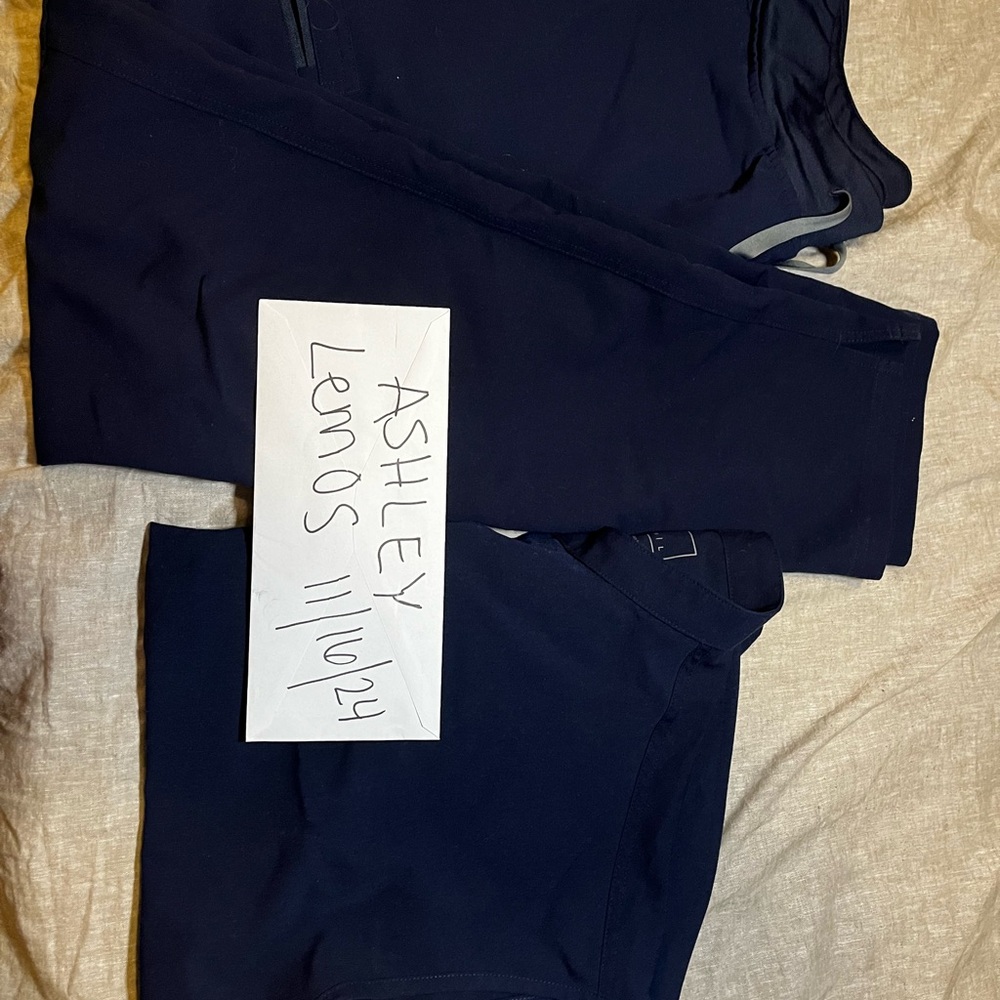 Navy figs scrub set